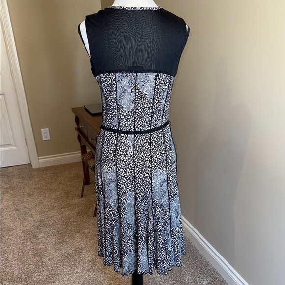 Jessica Dress Black White Random Design Sleeveless Reverse Seams on Panels Sz 8 - Picture 6 of 11